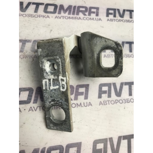 Петля двери левой верхняя Ford Focus 3 2011-2017 1751700